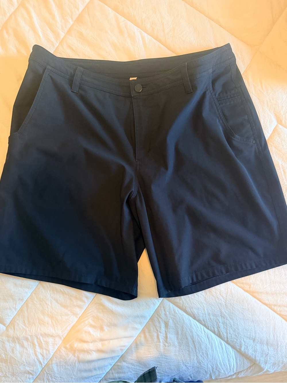 lululemon athletica Men's Flat Front Shorts in Black